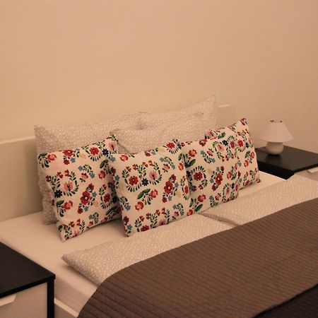 Duna Szecsi Apartman Budapest Luaran gambar