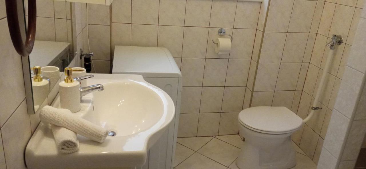 Duna Szecsi Apartman Budapest Luaran gambar