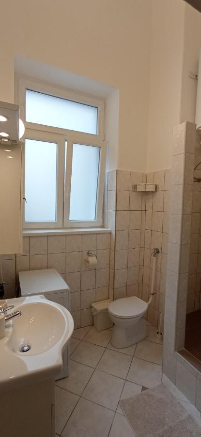 Duna Szecsi Apartman Budapest Luaran gambar
