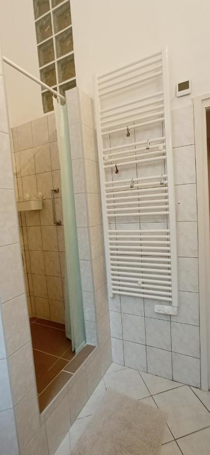 Duna Szecsi Apartman Budapest Luaran gambar