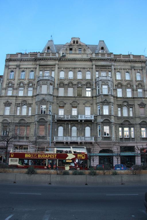 Duna Szecsi Apartman Budapest Luaran gambar