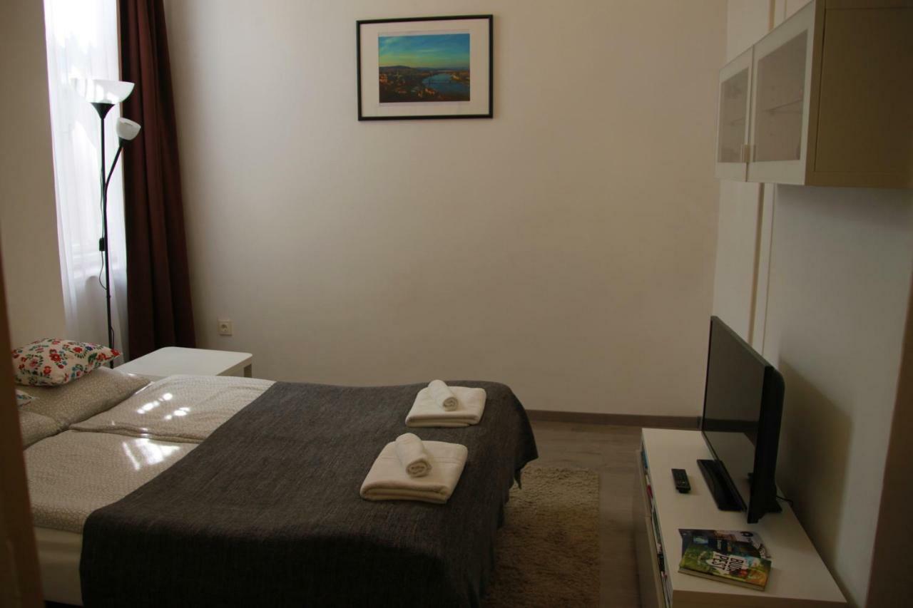 Duna Szecsi Apartman Budapest Luaran gambar