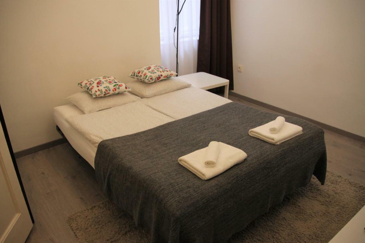 Duna Szecsi Apartman Budapest Luaran gambar