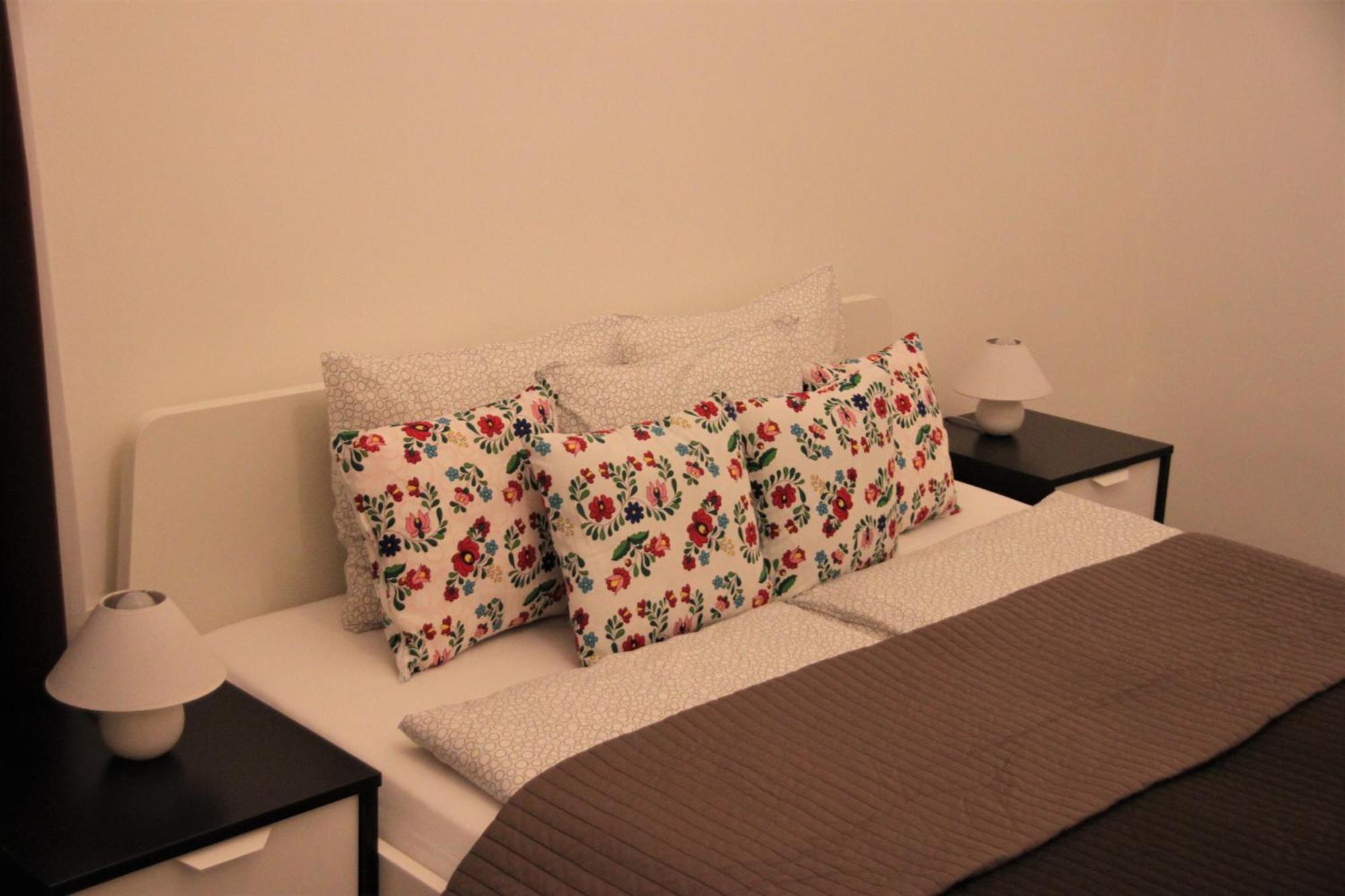 Duna Szecsi Apartman Budapest Luaran gambar