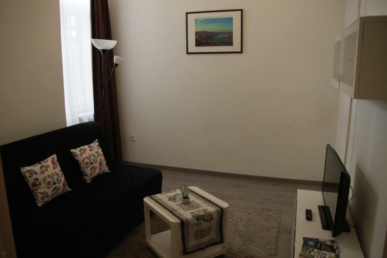 Duna Szecsi Apartman Budapest Luaran gambar