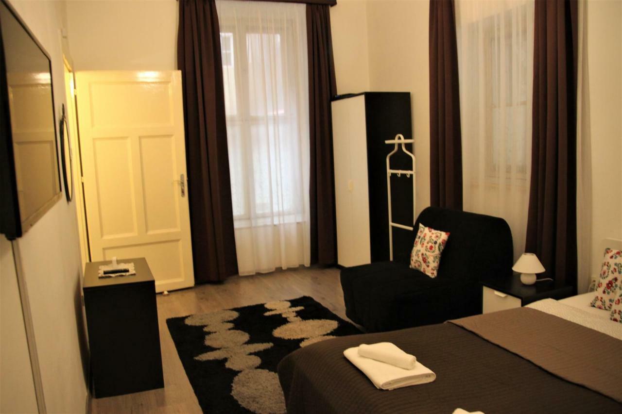 Duna Szecsi Apartman Budapest Luaran gambar