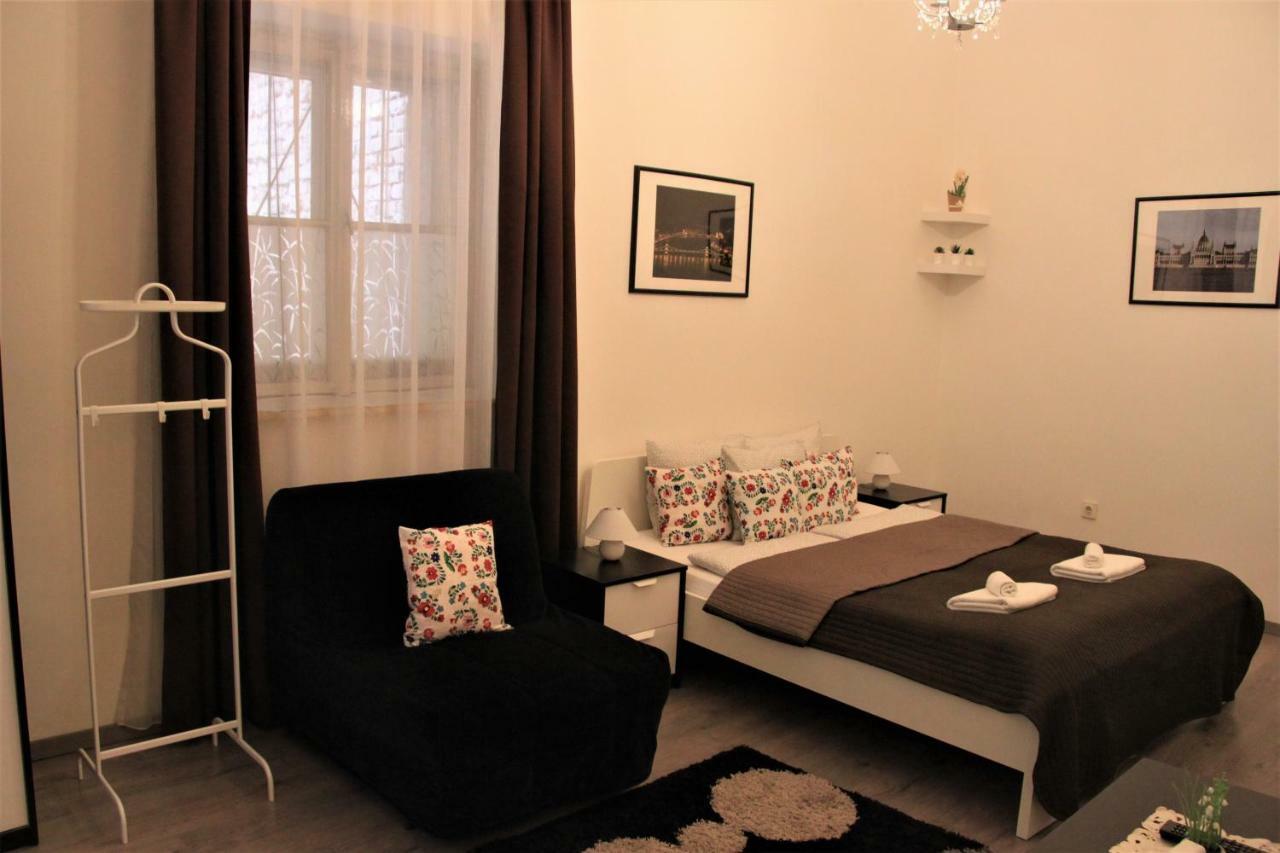 Duna Szecsi Apartman Budapest Luaran gambar