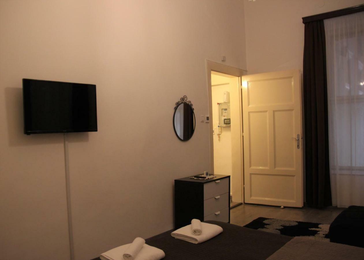 Duna Szecsi Apartman Budapest Luaran gambar